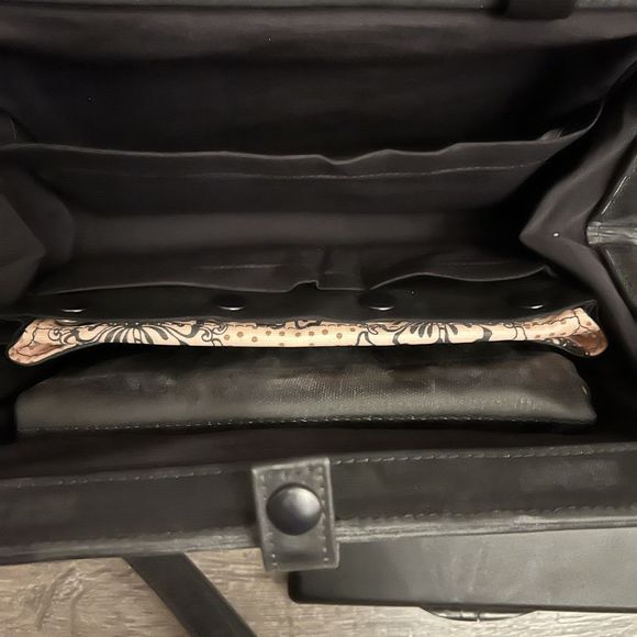 Petunia Pickle Bottom Baby Diaper Bag Pink Parisian Pansy Cross Town Clutch - Picture 11 of 16